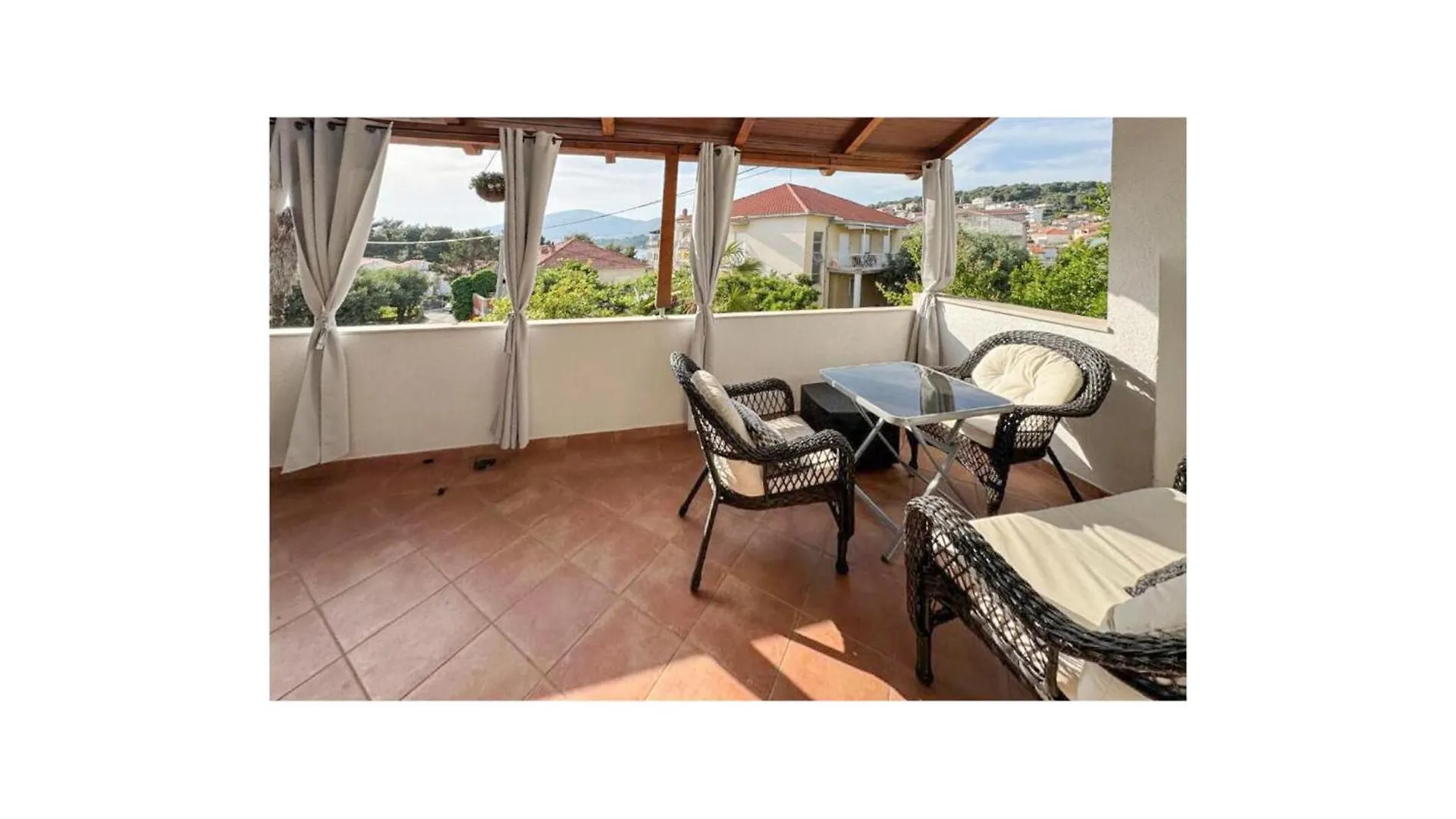 Stunning Apartment In Trogir With Wifi 0*,